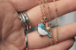 Preview: Meise Halskette Charm Vogel vergoldet mit Emaille als niedliches Geschenk für sie für Frauen und Mädchen süßer Blaumeise Anhänger mit Kette