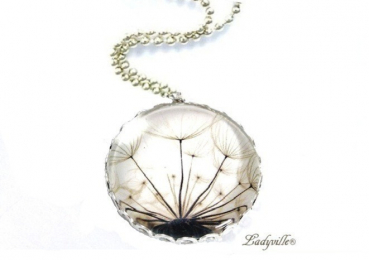 Kette - Pusteblume in der Abenddämmerung