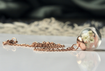 Kette Hortensien Blüten rosegold gepresste Blätter mit Schleierkraut als persönliches Geschenk für sie statt einem Blumenstrauß für Frauen