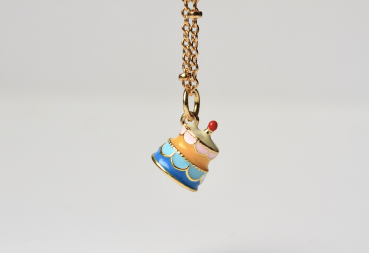 Charm Halskette Torte Kuchen als perfektes Geschenk für sie statt Geburtstagskuchen für Frauen und Mädchen ein süßer Anhänger mit Kette