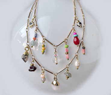 MultiCharm Kette Bunte Chunky Halskette Layering Schmuck echt vergoldet Handgemacht mit Edelsteinen böhmischen Glasperlen Geschenk für sie