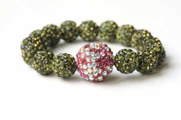 Personalisiertes Glitzer Perlenarmband für die Dame: Perlen in Pink, Grün und Campagner zur Auswahl