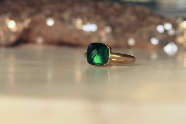 Ring Smaragd hydro: vergoldeter Stapelring mit Geburtsstein