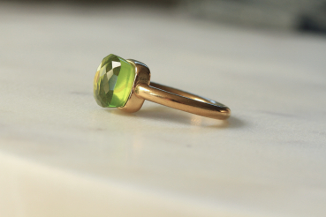 Ring Peridot hydro: vergoldeter Stapelring mit Geburtsstein