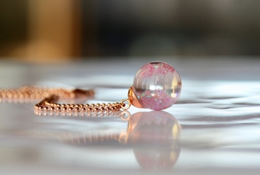 Wasser Kette Glitzer in rosé / Geschenk für Sie / Glaskugel Kette mit Glitzer / Schneekugel Kette / originelles Geschenk / Party Schmuck