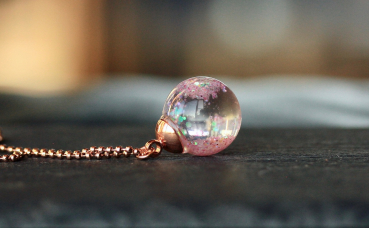 Wasser Kette Glitzer in rosé / Geschenk für Sie / Glaskugel Kette mit Glitzer / Schneekugel Kette / originelles Geschenk / Party Schmuck