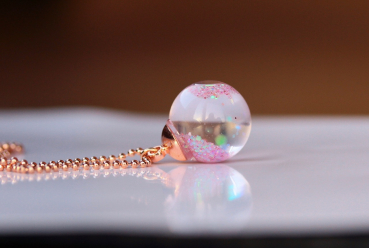 Wasser Kette Glitzer in rosé / Geschenk für Sie / Glaskugel Kette mit Glitzer / Schneekugel Kette / originelles Geschenk / Party Schmuck