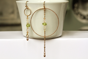 Ohrringe Kreis Stab Peridot Rohstein mit Rosenquarz Perlen und geometrischer Form als bezaubernder Trendschmuck und Geschenk für sie