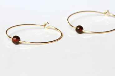 Personalisierte Creole Geburtsstein Perle als minimalistisches und sehr persönliches Geschenk für sie