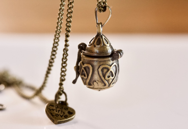 Einzigartiges Medaillon Prayer Box Vintage Bronze / Geschenk für Sie / made with love / Vintage Schmuck / Origineller Schmuck / nostalgisch