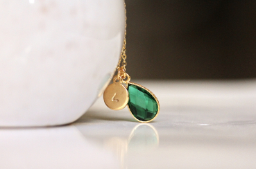 Personalisierte Kette Smaragd gold / Geschenk für Sie / Persönlicher handgemachter Schmuck / minimalistisches Geschenk Kette / GeburtssteinPersonalisierte Kette Smaragd gold / Geschenk für Sie / Persönlicher handgemachter Schmuck / minimalistisches Gesche