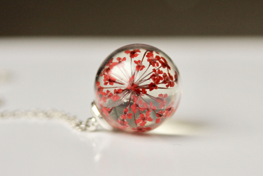 Kette Echte Dillblüten rot in Glaskugel / Blüten Schmuck / Geschenk für sie / Muttertag Geschenk / Brautjungfer Geschenk