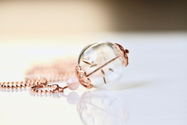 Roségoldfarbene Kugel Kette - Pusteblume in Glaskugel mit Rosenquarz / Geschenk für Sie / wünsch dir was / Glück Kette / beste Freundin