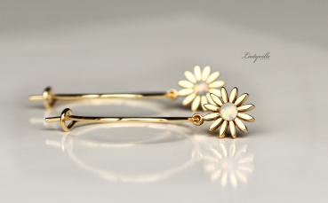 Ohrringe Gänseblümchen Creolen Opal / Geschenk für Sie / Romantischer Schmuck / Besonderer Schmuck / Floraler Schmuck / minimalistisch