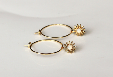Ohrringe Gänseblümchen Creolen Opal / Geschenk für Sie / Romantischer Schmuck / Besonderer Schmuck / Floraler Schmuck / minimalistisch
