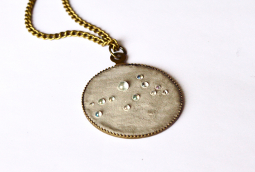 Himmlische Sternzeichen Kette aus Beton mit Regenbogen Glasperlen / Sternbild Kette / Beton Kette / Geschenk für Sie