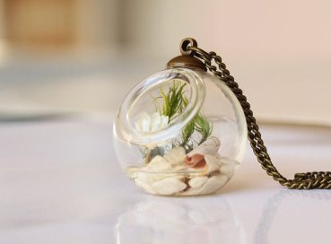 Terrarium Kette Wald, Der geheime Garten mit Kiesel, Moos, Baumrinde und Blüte / Geschenk für Naturfreunde / Geschenk für Sie / Blüten Kette