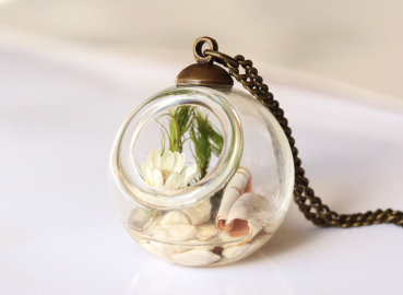 Terrarium Kette Wald, Der geheime Garten mit Kiesel, Moos, Baumrinde und Blüte / Geschenk für Naturfreunde / Geschenk für Sie / Blüten Kette