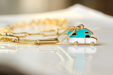 Camper Halskette gold / Geschenk für sie / Caravan Kette / Campingwagen Schmuck / Weltenbummler Geschenk / Charm Paperclip Kette gold / Van