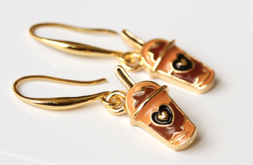 Kaffee Cup Charm Ohrringe / echt vergoldet / Geschenk für Sie / Trend Schmuck / verspielter Schmuck / Emaille Bubbletea Schmuck braun