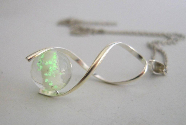 Kette - Phosphoreszierende Lampworkperle - Nachtleuchtend