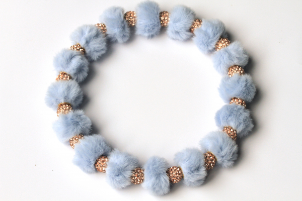 Luxuriöse Perlenkette für Hunde in Blau: Teddy Plüsch Halskette mit Glitzerperlen