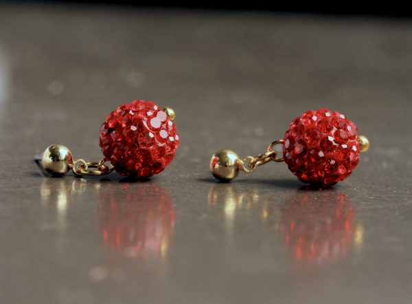 Weihnachten Glitzer Perlen Ohrringe in verschiedenen Farben: Weihnachtskugel Ohrstecker