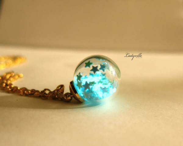 Nachtleuchtende Kette Sterne und Fluoreszierendes Puder / Geschenk für Sie / Geschenk für Kinder / märchenhaft / leuchtet im Dunklen