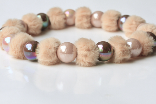 Perlenkette für Hunde: Plüsch Halskette mit Acryl Perlen als Luxus Variante