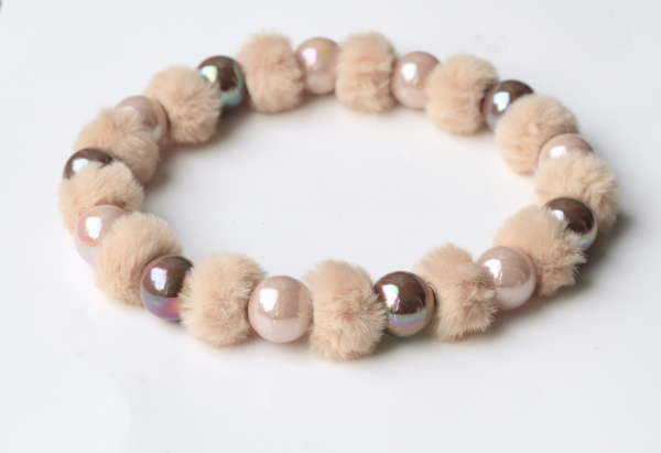 Perlenkette für Hunde: Plüsch Halskette mit Acryl Perlen als Luxus Variante