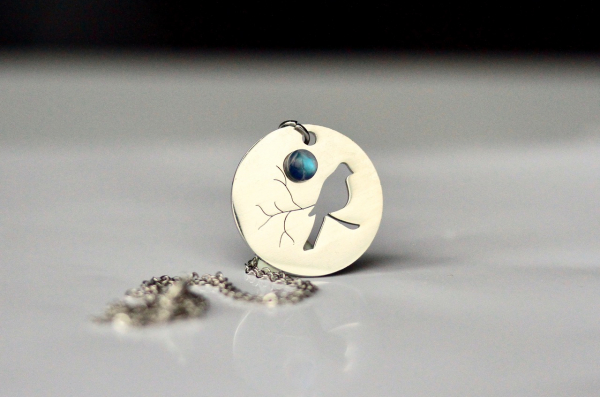 Silber Kette Mondstein - Nachts im Wald / Geschenk für Sie / Himmlische Kette mit Regenbogen Mondstein / Besonderer Schmuck / Vogel Kette