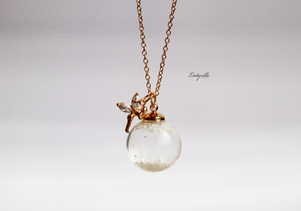 Fee Kette Schneekugel mit Schnee, Fee mit Kristallflügeln/Geschenk für Sie/Winter Kette/Schneekugelkette