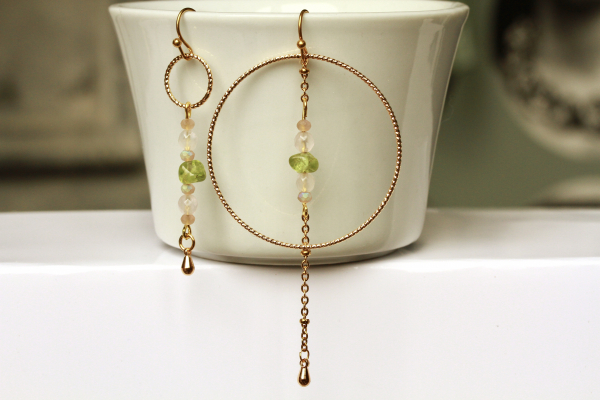 Ohrringe Kreis Stab Peridot Rohstein mit Rosenquarz Perlen und geometrischer Form als bezaubernder Trendschmuck und Geschenk für sie