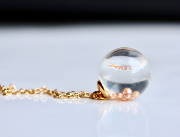 Terrarium Kette Perlen im Wasser