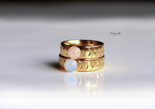 Band Ring goldfarben - Mondphasenring mit Halbmond und Vollmond aus Rosenquarz oder Labradorit