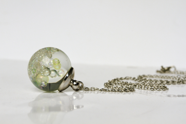 Kette Seifenblasen Sterlingsilber Regenbogen Perlen in Gießharz Kette mit Glaskugel funkelndes Geschenk für Sie Freundin Schwester Mutter