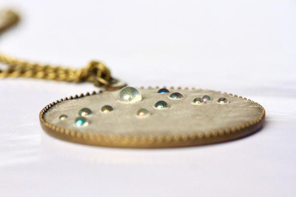 Himmlische Sternzeichen Kette aus Beton mit Regenbogen Glasperlen / Sternbild Kette / Beton Kette / Geschenk für Sie