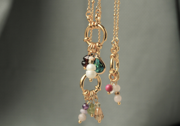 Personalisierte Kette Geburtsstein Charm zur Auswahl Geschenk für Sie vergoldete Halskette mit Edelsteinen für Frauen Geburtstag Muttertag