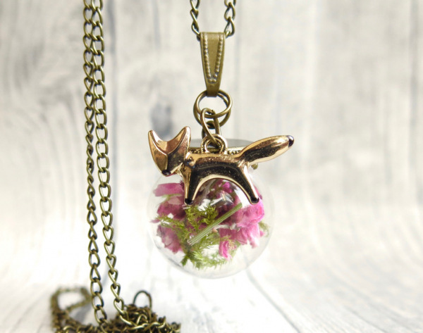 Kette - Fuchs mit echten Blüten in Glaskugel