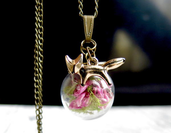 Kette - Fuchs mit echten Blüten in Glaskugel