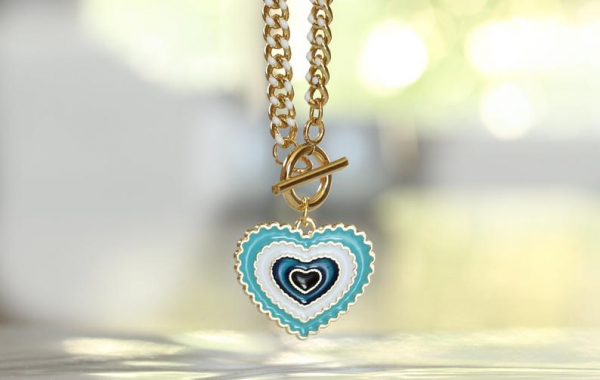 Herz Halskette Charm gold / Geschenk für sie / vergoldete Panzerkette Emaille / Trend Schmuck / Freundin Geschenk / Emaille Kette Herz