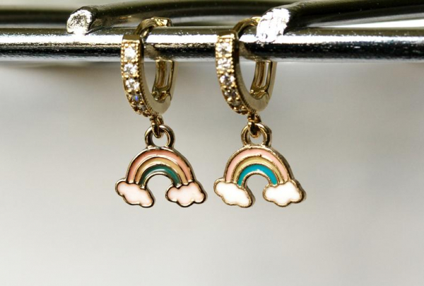 Creolen Regenbogen Charm Ohrringe / echt vergoldet / Emaille Schmuck gold / Geschenk für Sie / Zirkonia Schmuck / Emaille Anhänger Creolen