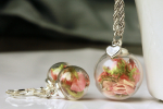 Schmuckset Blüten Moos Ginster mit Herz Edelstahl Kette und Ohrringe als florales Geschenk für sie für Frauen als Ostergeschenk Muttertag